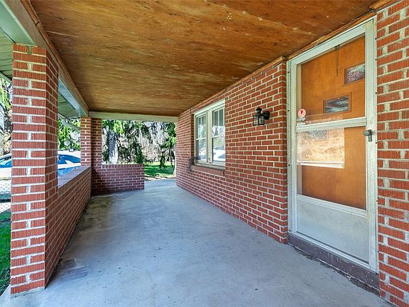 3rd image of 831 Dry Run Rd