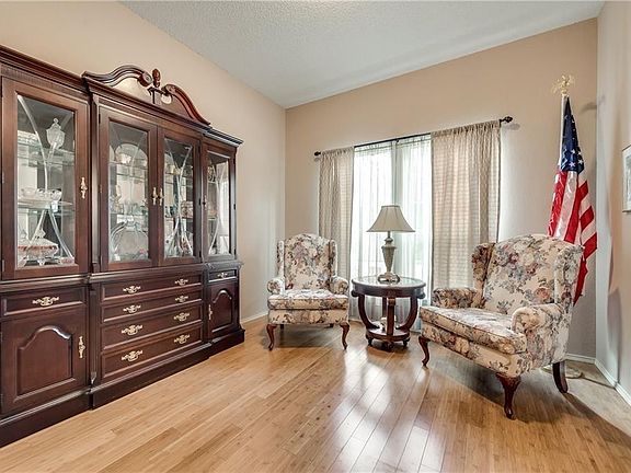 5th image of 368 Bayberry Dr
