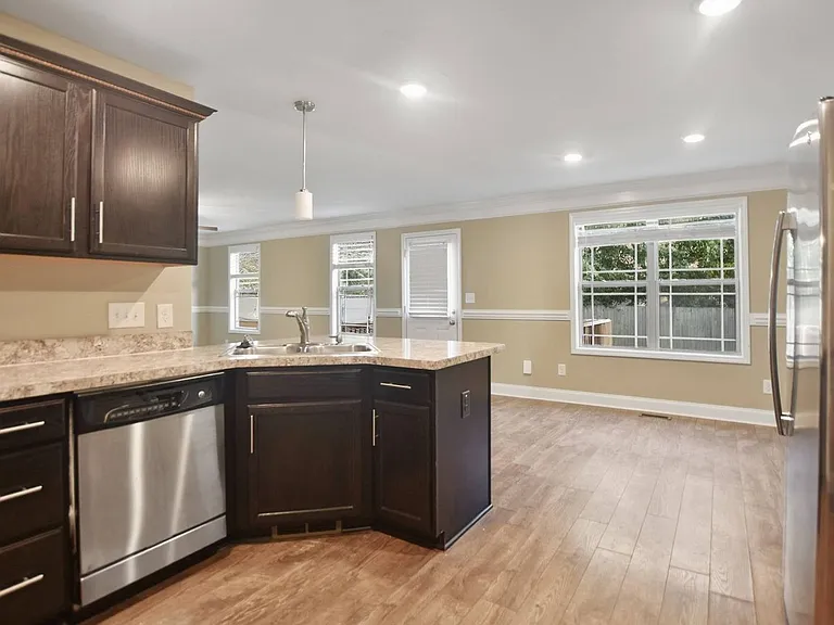 512 Sourwood Dr — Photo 10