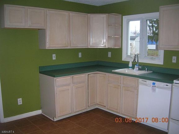 4th image of 63 Langdon Ave