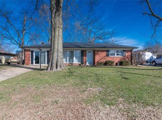 17 Elizabeth Dr, Belleville, IL 62226