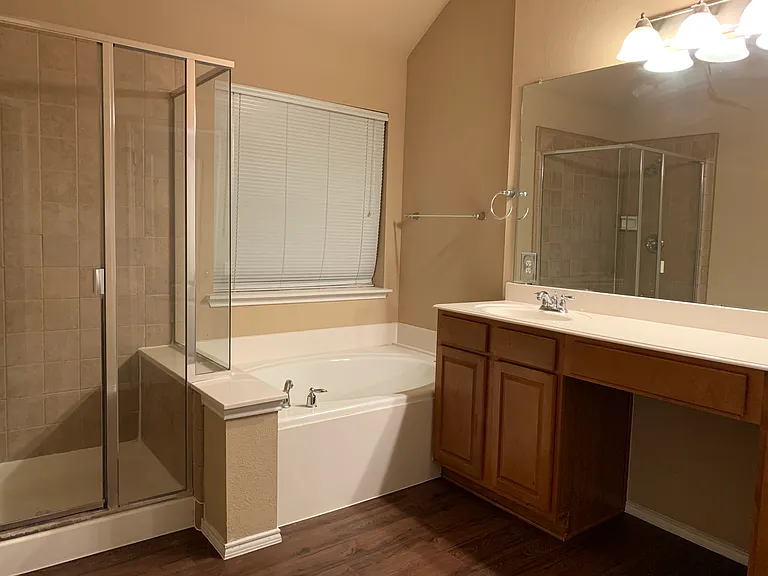 1051 Resaca Dr — Photo 3