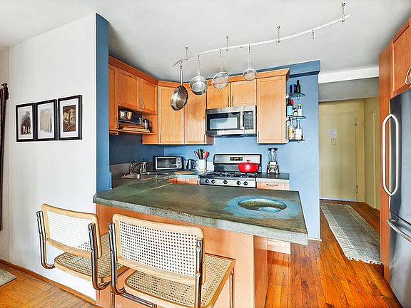 3rd image of 122 Ashland Pl APT 14E