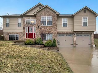 2854 Fox Trotter Ln, Washington, MO 63090