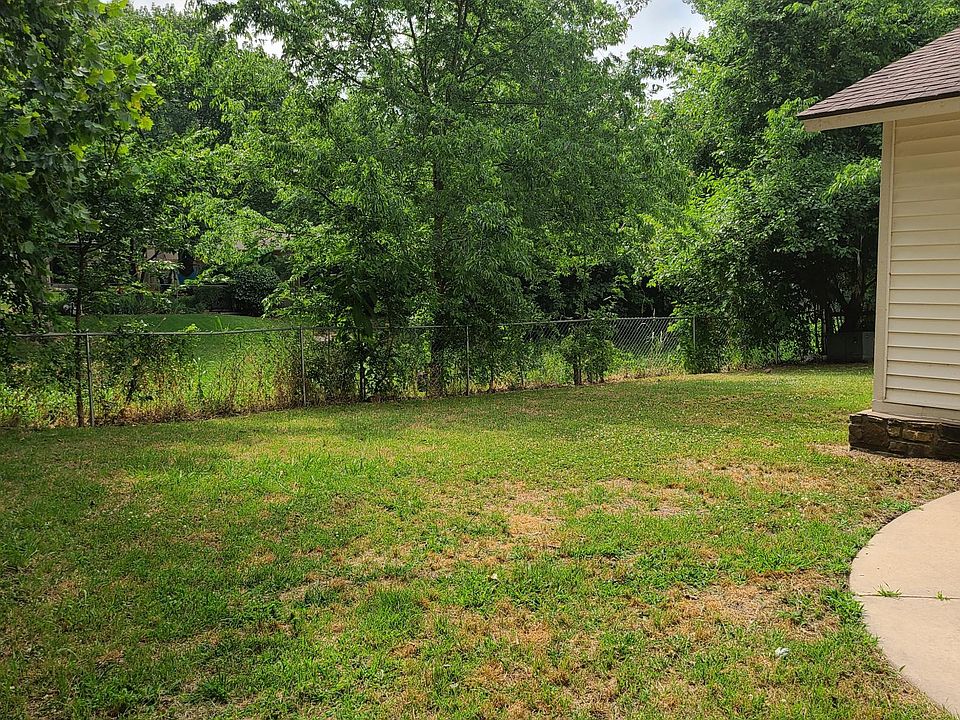 2nd image of 1301 N Narcissus Ave