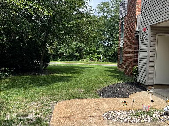 3rd image of 301 Meadowbrook Dr