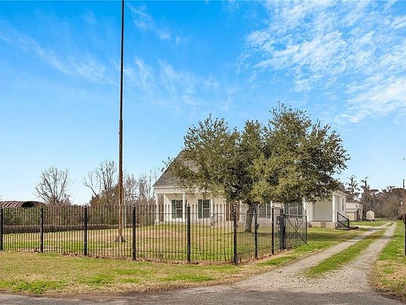 3rd image of 9474 Barataria Blvd