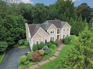 1 Penny Ln, Montebello, NY 10901