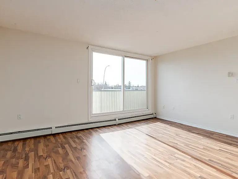 608 2nd St W #308 — Photo 16