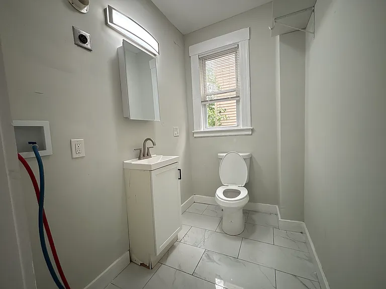 365 Howard Ave #2R — Photo 7