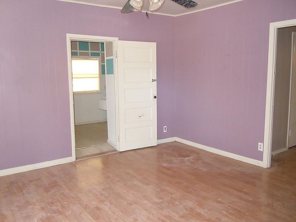3rd image of 1816 S Hill St