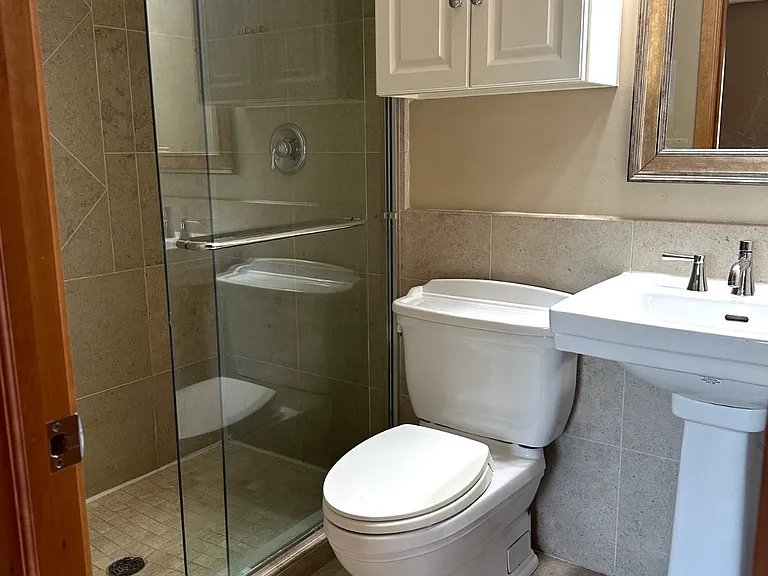 800 E Henry Clay St #302 — Photo 10