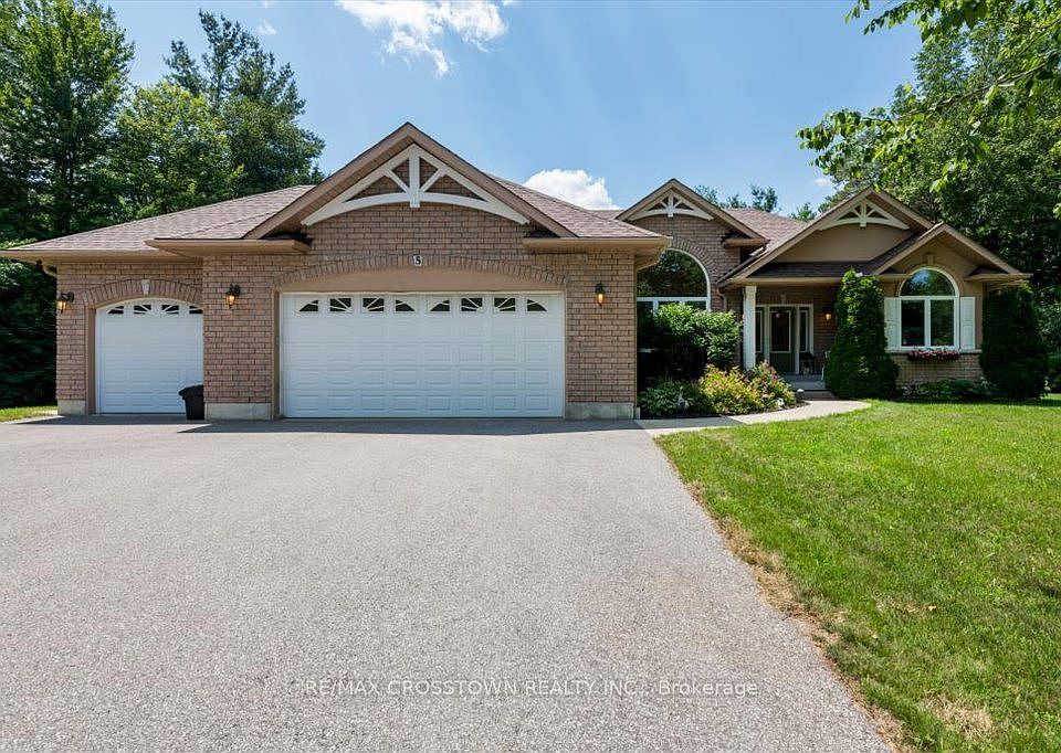 1st image of 5 Pine Hill Dr