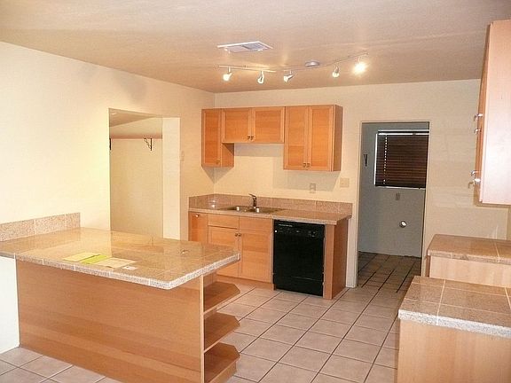 5th image of 1801 E San Miguel Ave