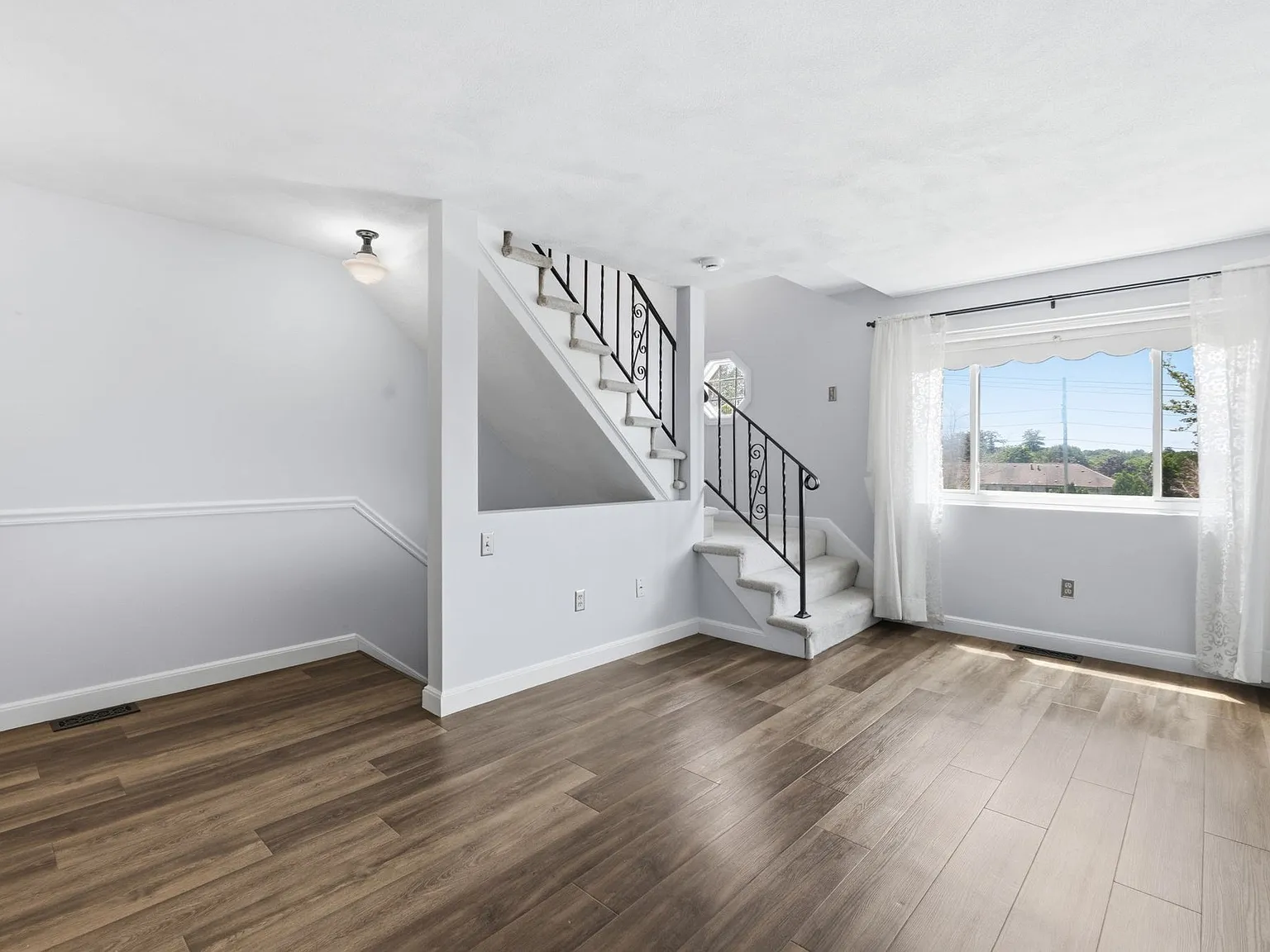 2 bed, 1757 sqft, $3,200 — Photo 4