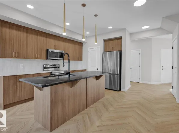 8290 Kiriak Loop, Edmonton, AB T6W 5S2