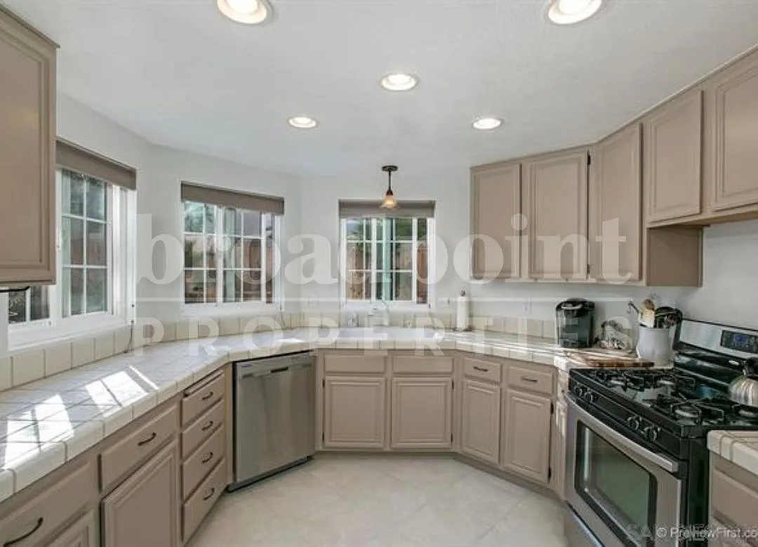 4 bed, 1836 sqft, $4,000 — Photo 3