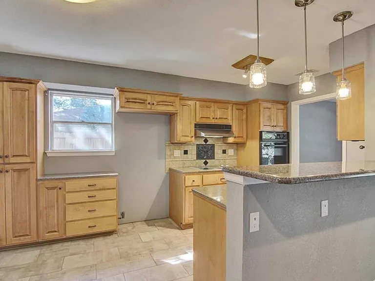 3212 Golfing Green Dr — Photo 9