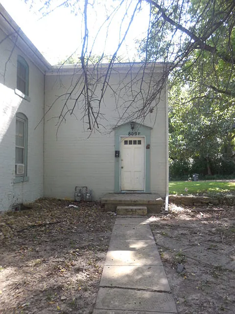 Building Photo - 809 W 6th St #F