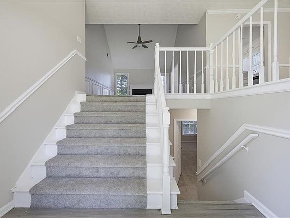 5th image of 10 Fairhaven Ct