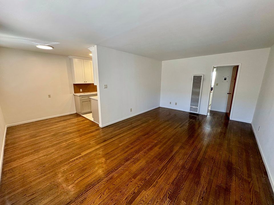 Bright and spacious living area with natural ligh and hardwood floors