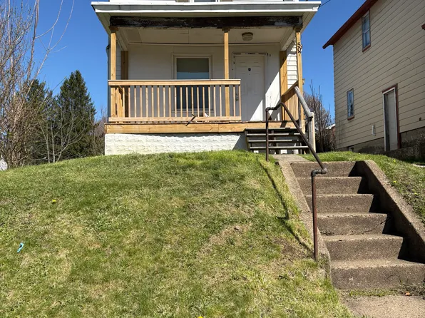 507 Beechwood Ave, Farrell, PA 16121