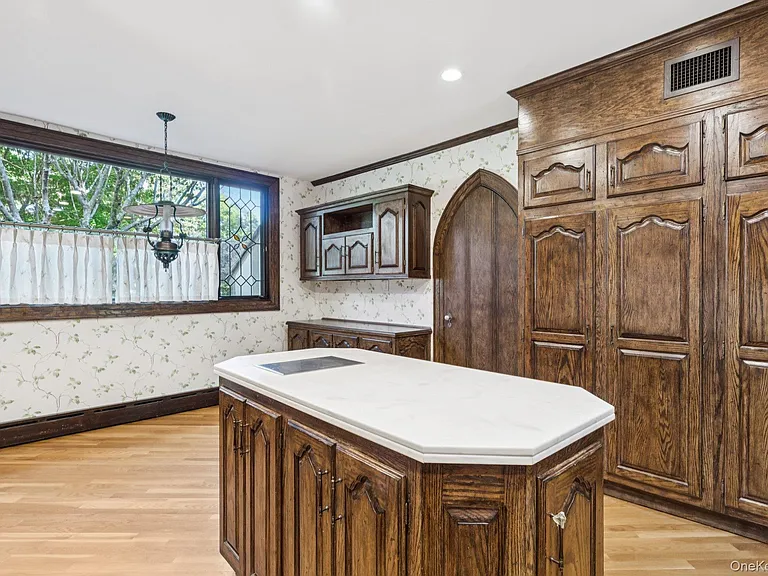 18 Heights Rd — Photo 15