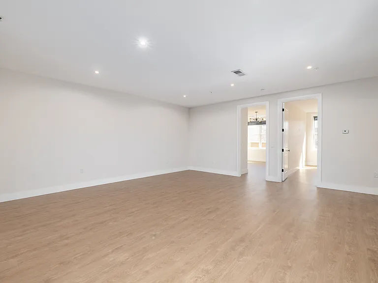 684 Main Ave #302 — Photo 7