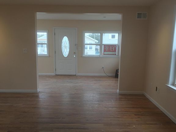 4th image of 327 Dupont Ave