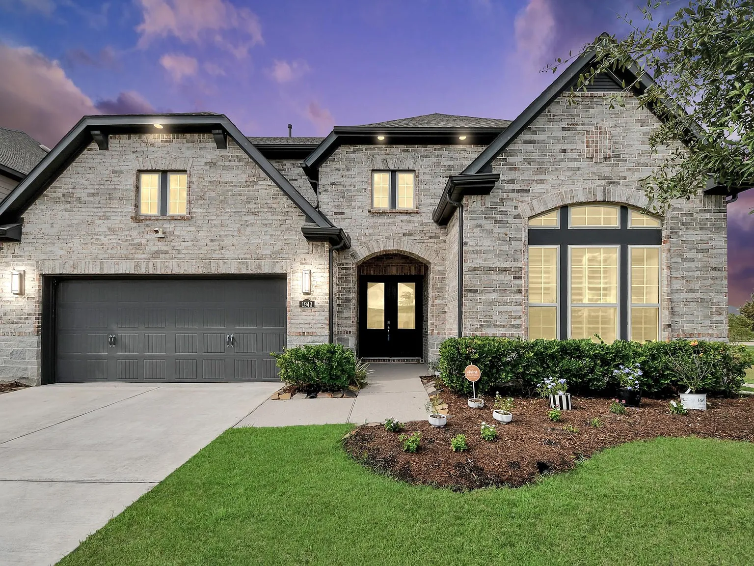 4 bed, 3.0 bath, 3195 sqft, $3,350 — Photo 1