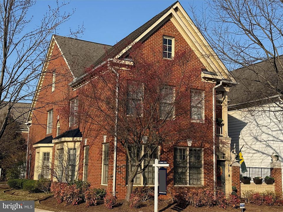 1st image of 912 Oak Knoll Ter