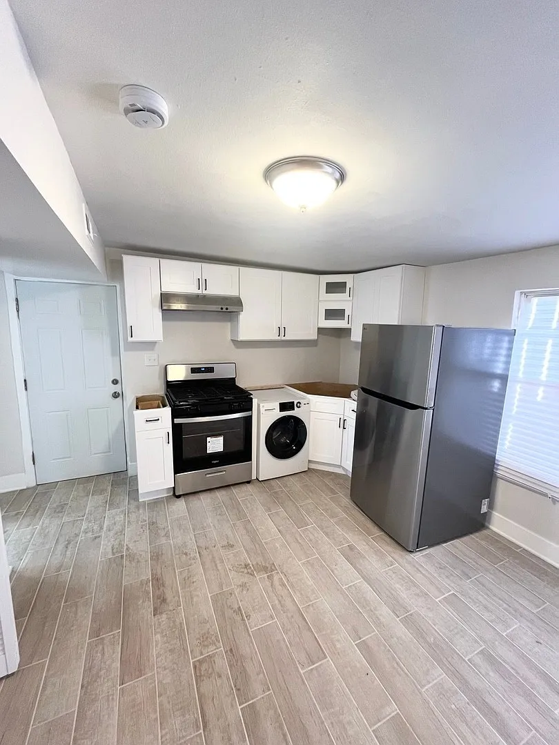 2 bed, 875 sqft, $1,550 — Photo 3