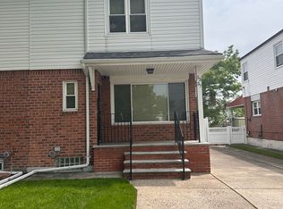 5300 206th St, Oakland Gardens, NY 11364