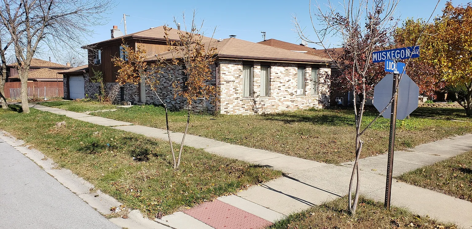 1174 Lucas St photo 1
