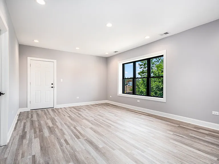 8656 S Burnham Ave #3B — Photo 7