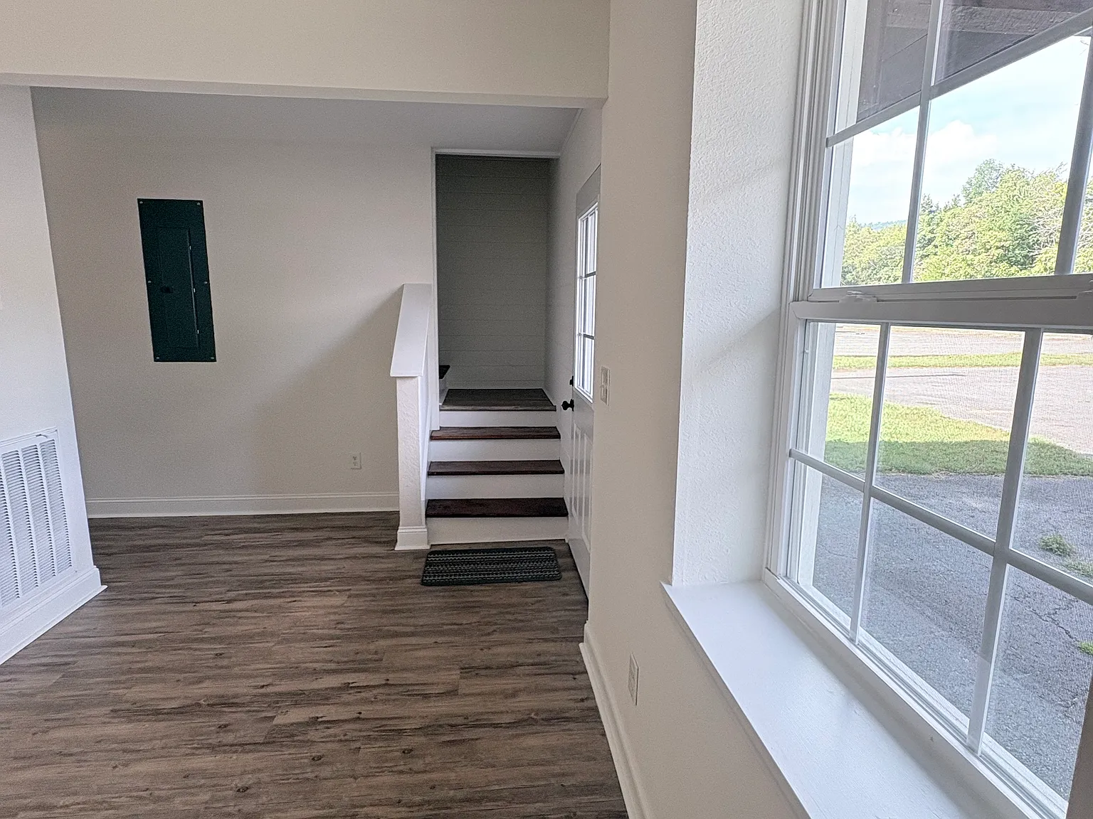 2 bed, 1000 sqft, $1,100 — Photo 3