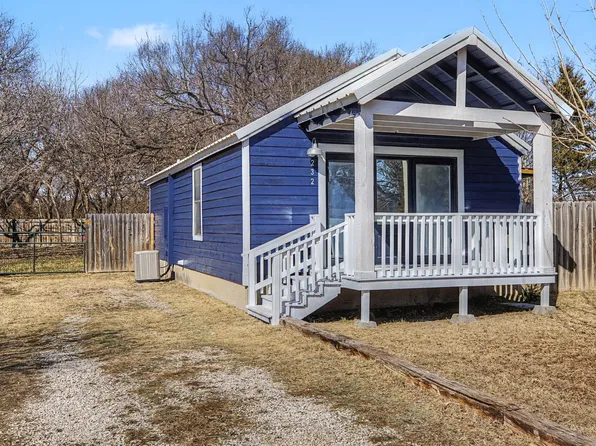 232 Spring Valley Cir, Azle, TX 76020