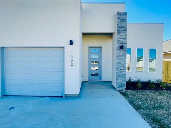 1420 El Caporal Dr, Laredo, TX 78043