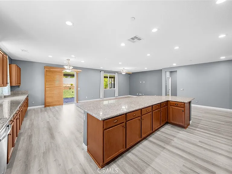 1420 Yarrow Ln — Photo 8