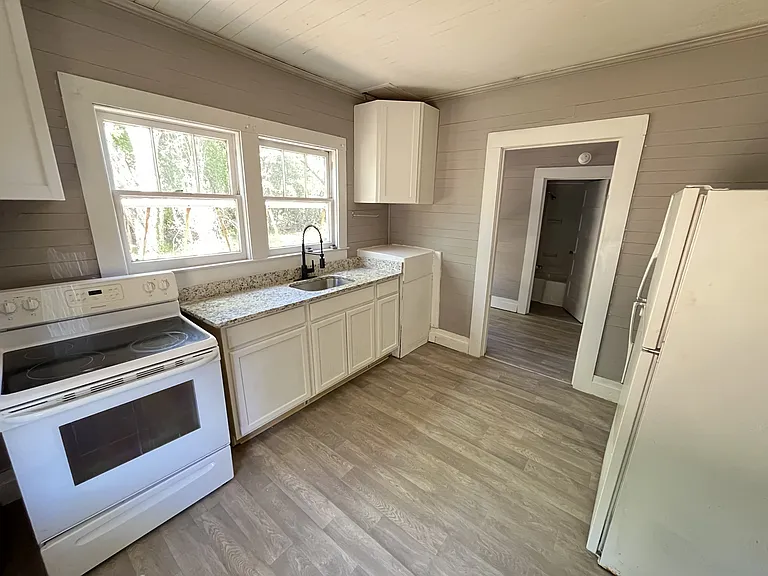 302 E Columbia Ave #A — Photo 5