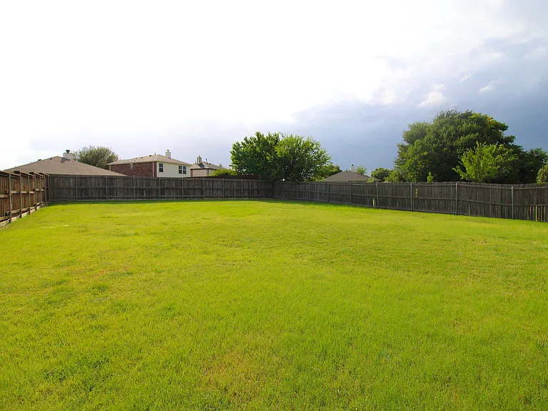 215 Wooded Creek Ave — Photo 23