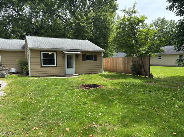 1267 Oxford Dr, Madison, OH 44057