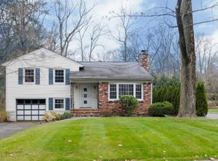 420 Hillcrest Rd, Ridgewood, NJ 07450