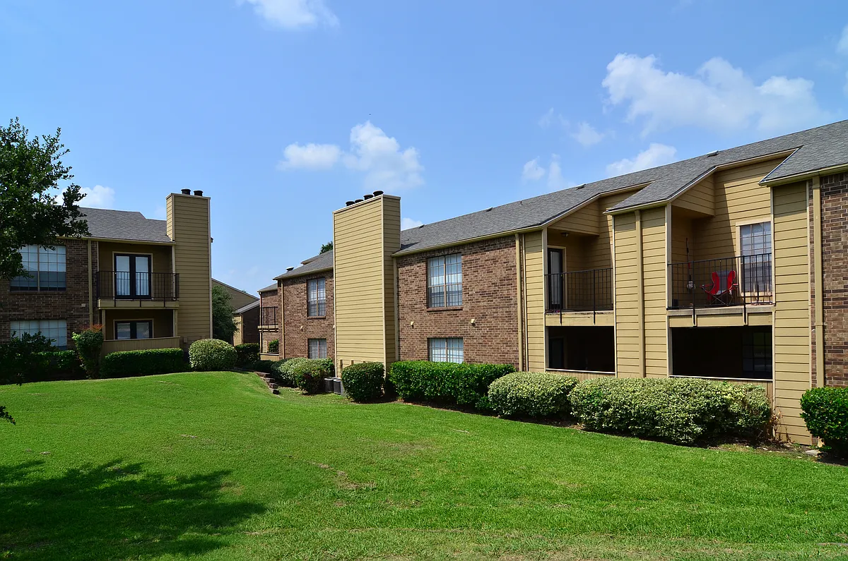 Building Photo - Woodbridge Crossing Apartments