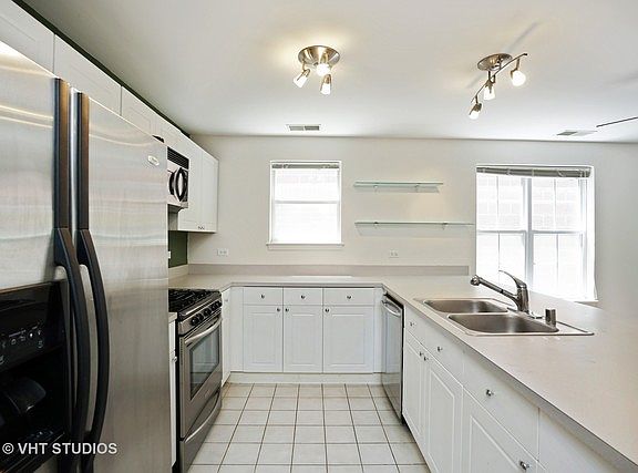 5th image of 1469 N Larrabee St #B