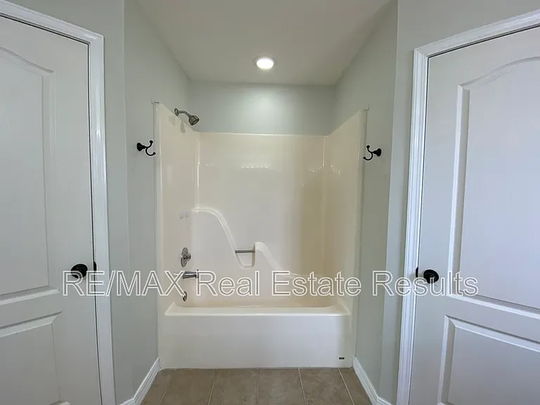 1601 S 24th Pl — Photo 12
