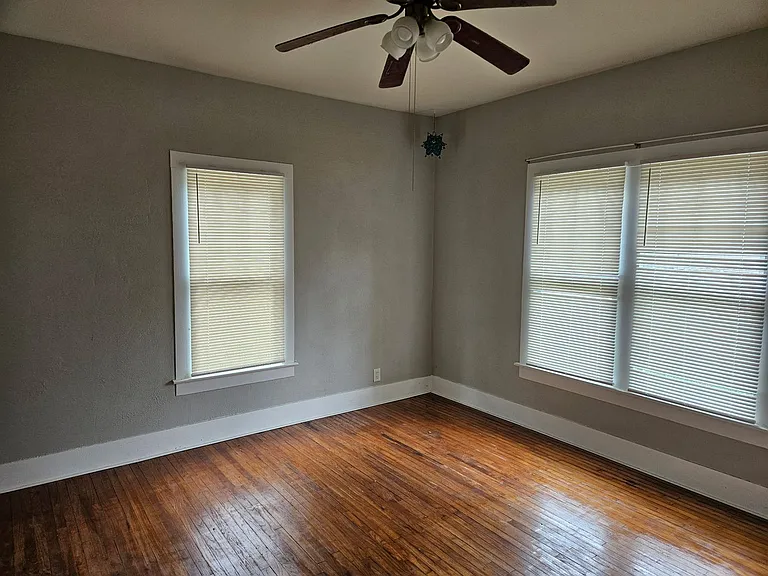 418 Newport Ave — Photo 9