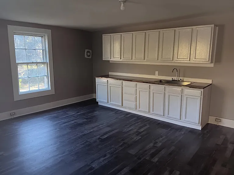 503 Hudson St — Photo 5