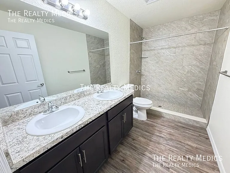 5328 NW 2nd Pl — Photo 5