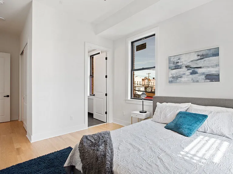 942 Summit Ave #3 — Photo 7